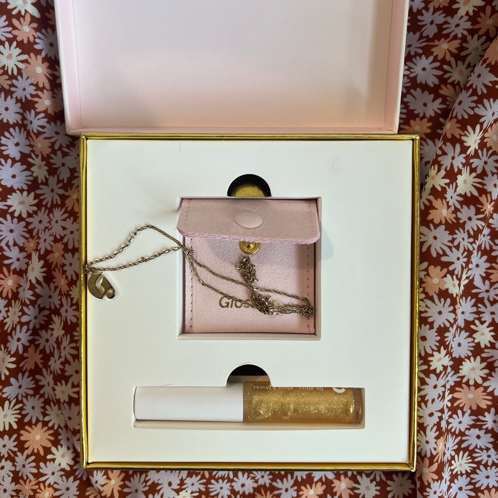 Glossier limited edition gold kit - Picture 2 of 5